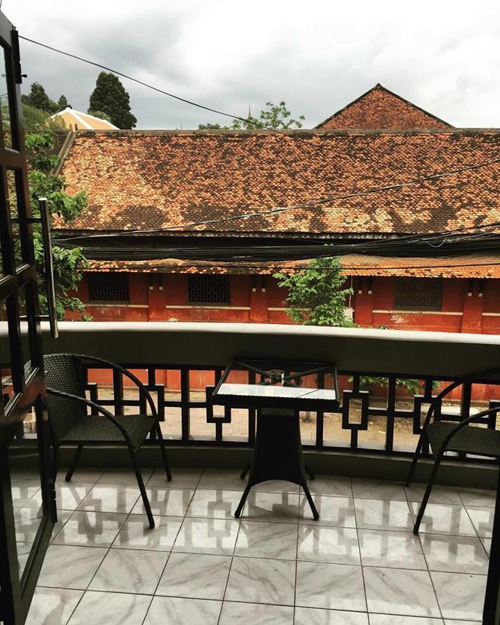 The Share Phnom Penh Hostel Exterior photo